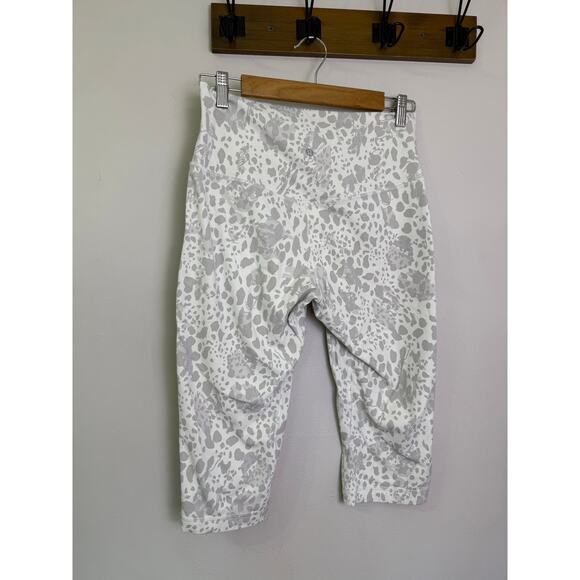 Lululemon Align High-Rise Crop 17” Cheetah Camo Antique White Multi Size 10 - Picture 2 of 7